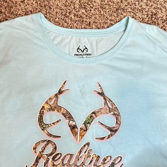 Size 1X Woman's Light Blue Realtree Tee - Picture 8 of 8